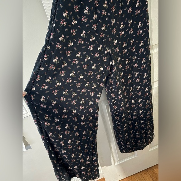 American Eagle NWT strapless black floral jumpsuit wide leg size small - Picture 4 of 13